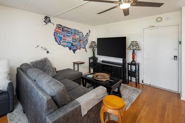 Photo - Keoni Ana in Waikiki - 2 Bedroom 1.5 Bath and 2 Parking Stalls! Apartment