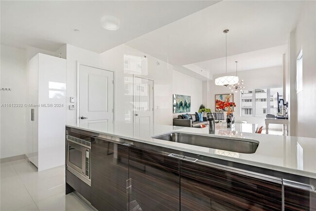 Building Photo - 3739 Collins Ave