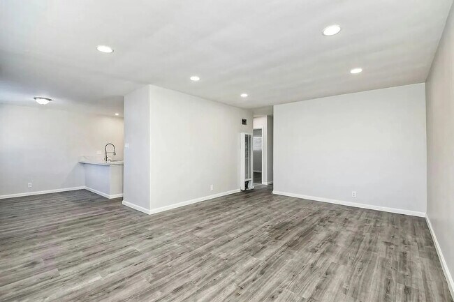 Foto del edificio - 204 W Los Angeles Dr