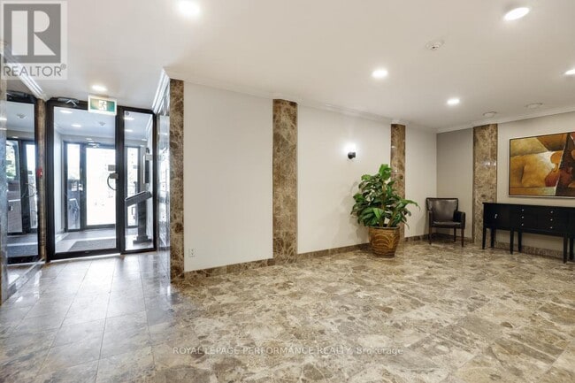 Building Photo - 100 Bruyère St