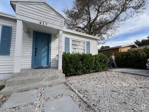 Building Photo - 417 SE 22nd St