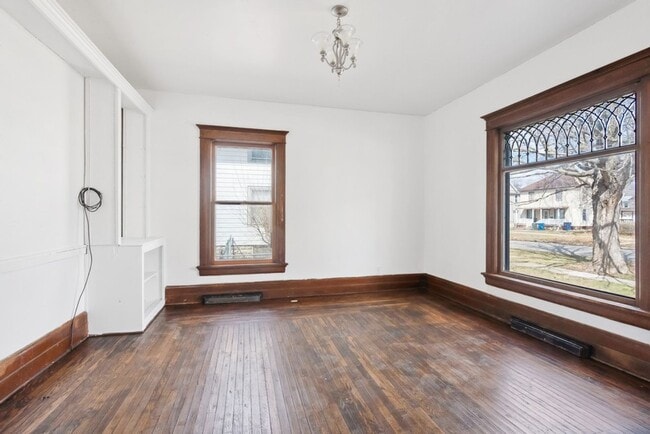 Foto del edificio - 246 Western Ave