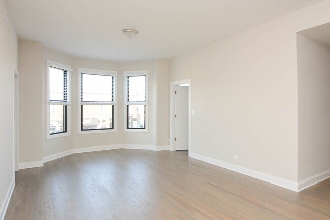 Foto del edificio - 3405 W Fullerton Ave