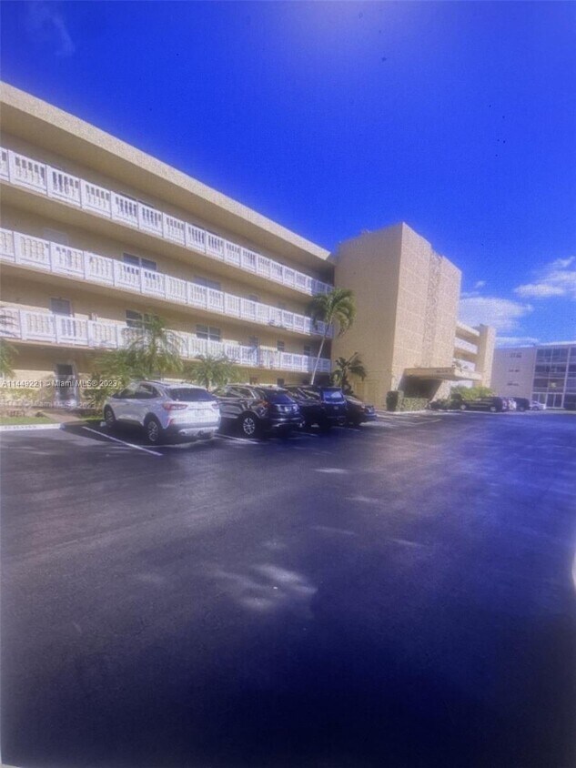 415 SE 11th Terrace Unit 201, Dania Beach, FL 33004 Condo for Rent in