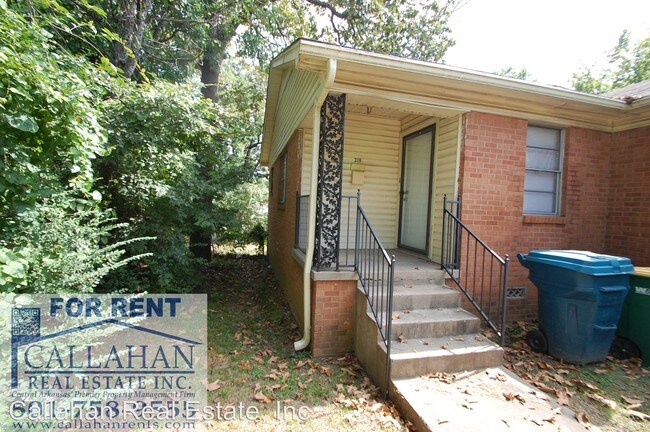 Building Photo - 319 N Van Buren St