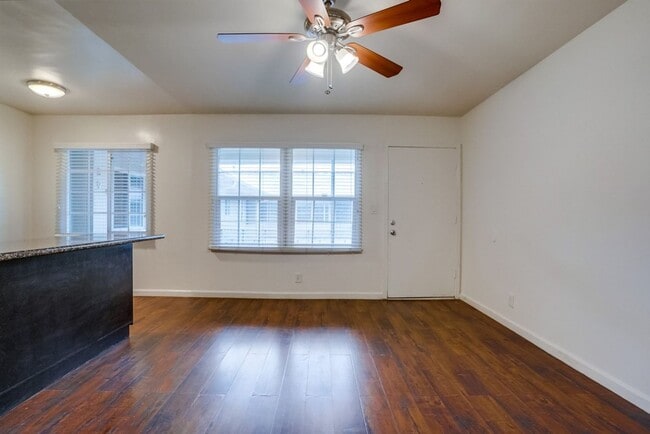 Interior Photo - 6627-6635 Crenshaw Blvd