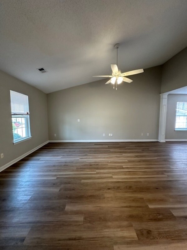 Foto del edificio - 121 Fair Haven Way
