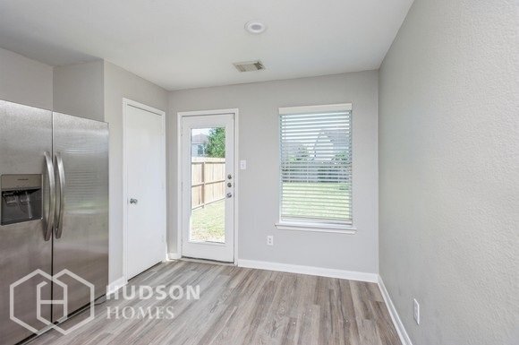 Foto principal - NOW AVAILABLE! 3618 Avalon Castle Dr, Spri...