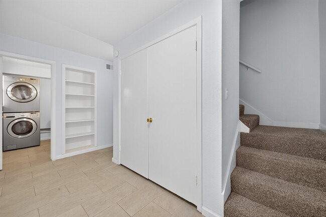 Foto del edificio - 6201 Ranchester Dr