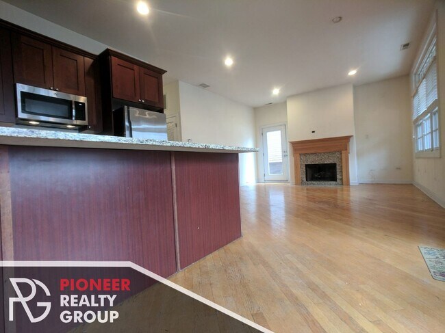 Foto del edificio - 1442 W Belmont Ave