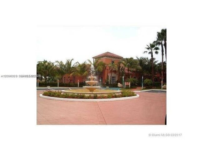 Foto del edificio - 8290 Lake Dr