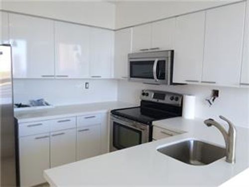 Building Photo - 3600 Mystic Pointe Dr