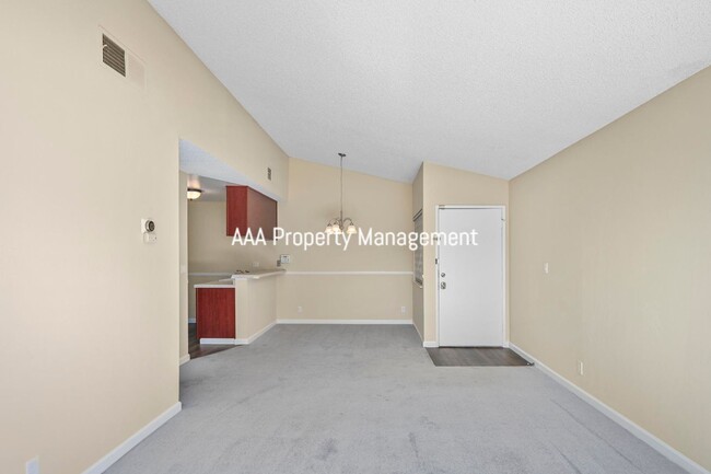 Building Photo - Concord Beautiful 2 bedroom 1 bath condo! ...