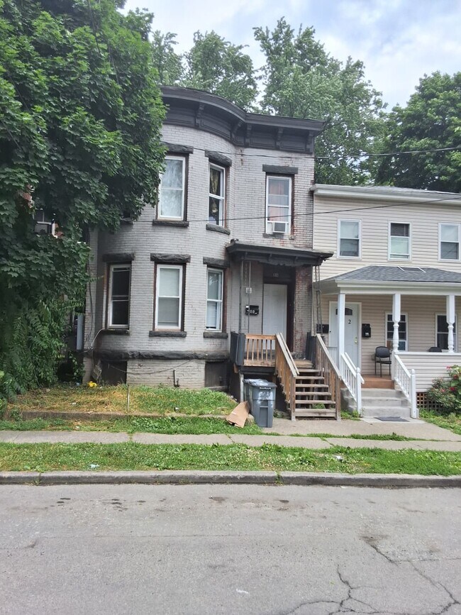 Foto del edificio - 84 Carson Ave