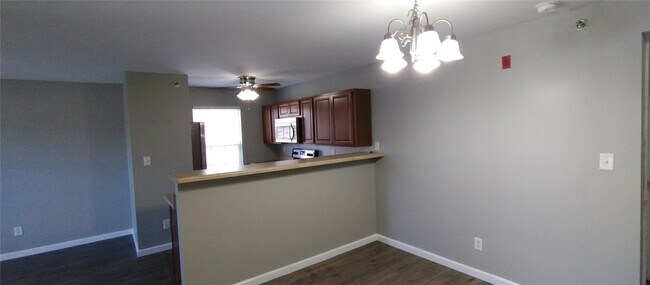 Foto del edificio - 1201 Spring Creek Ln