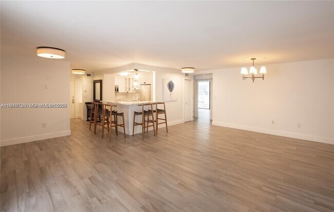 Foto del edificio - 6061 Collins Ave