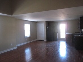 Building Photo - 224 Old York Rd