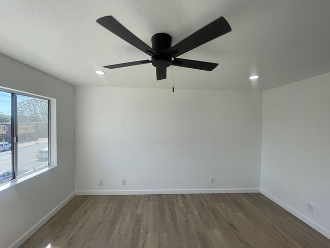 Foto del edificio - Modern 2-Bedroom Apartment in Gated Van Nu...