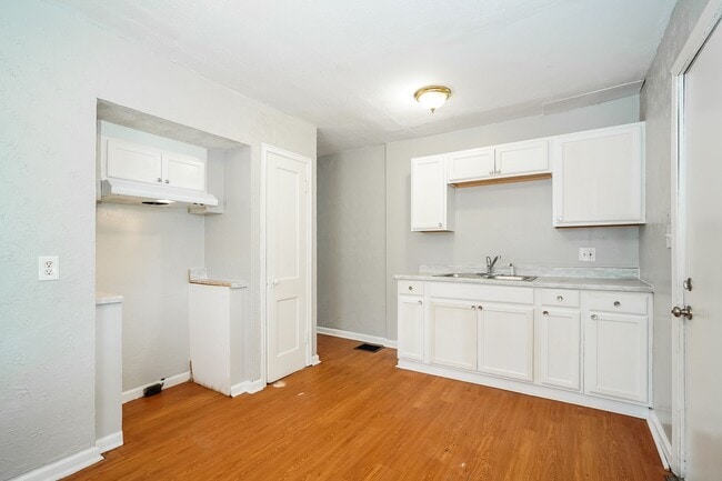 Building Photo - 1732-1734 E Whittier Street