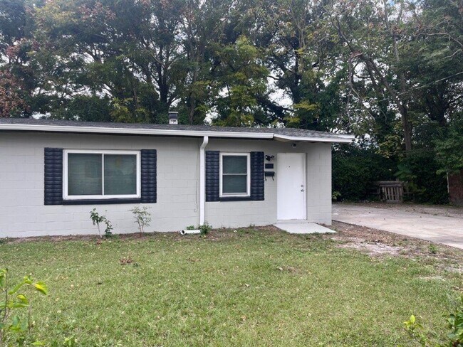 Building Photo - Updated and Spacious Clean Home, Available...