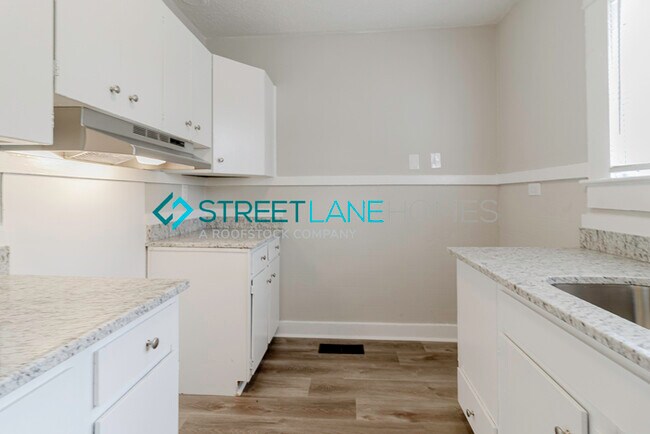 Foto del edificio - NOW OFFERING HALF OFF THE FIRST FULL MONTH...