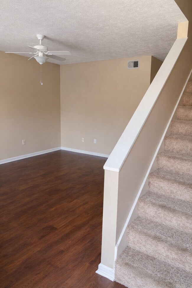 Entrada - 627 S Montgomery St