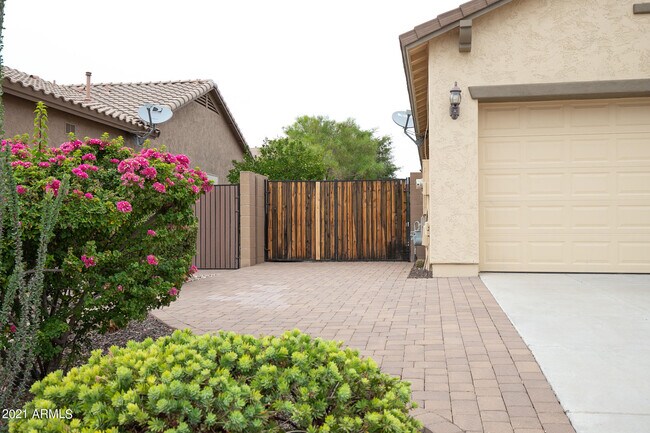Building Photo - 5528 W Alyssa Ln