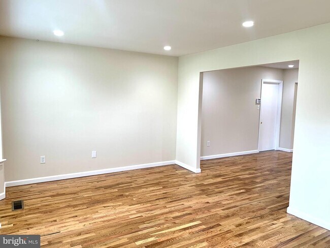 Foto del edificio - 26 Blackburn Ct