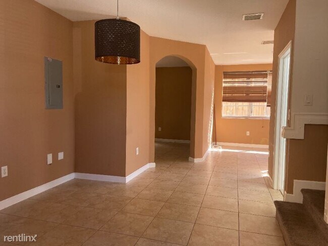 Foto del edificio - 3 br, 2 bath Townhome - 9267 SW 227th St