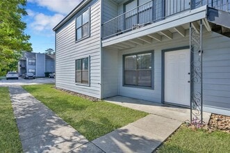 Building Photo - 900 Holly Dr