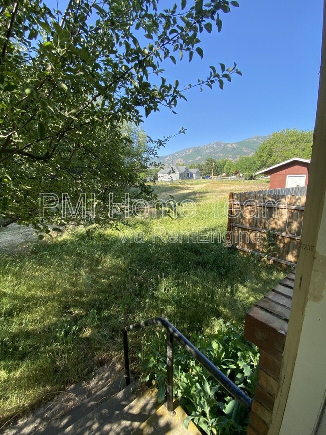 Building Photo - 241 E 200 N