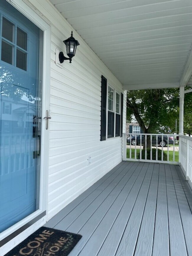 Foto del edificio - Immaculate Three Bedroom Two and Half Two-Story Charmer