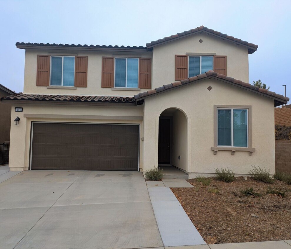 Foto principal - Brand New Home in a Resort-Style Gated Com...