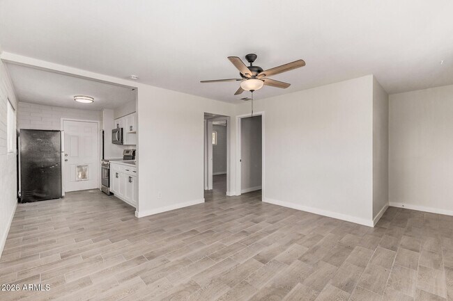 Foto del edificio - 1321 N 48th Pl