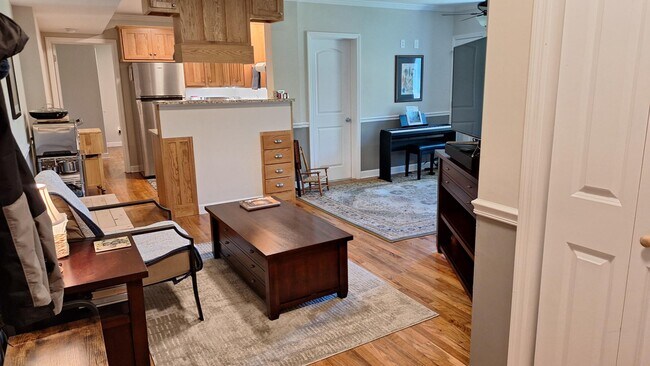 Foto del edificio - 23 E Second St - Apartment 2