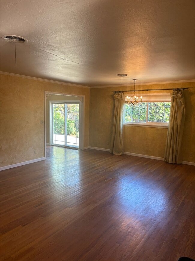Building Photo - 1456 Live Oak Blvd