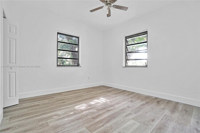 Foto del edificio - 3041 NW 15th St