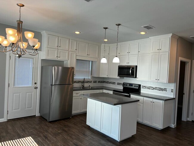 Foto del edificio - 3813 Whitewing Ave