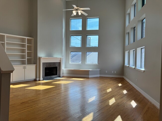 Foto del edificio - 9716 Linkmeadow Ln