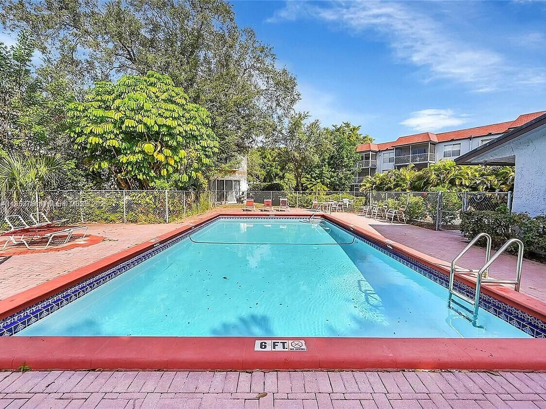 Primary Photo - 8450 Lagos de Campo Blvd