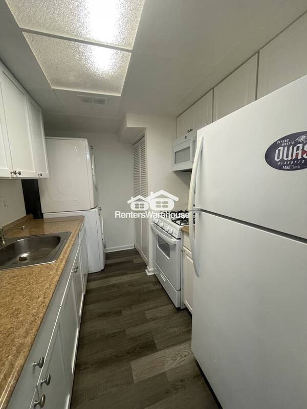 Building Photo - 8 King Henry Circle