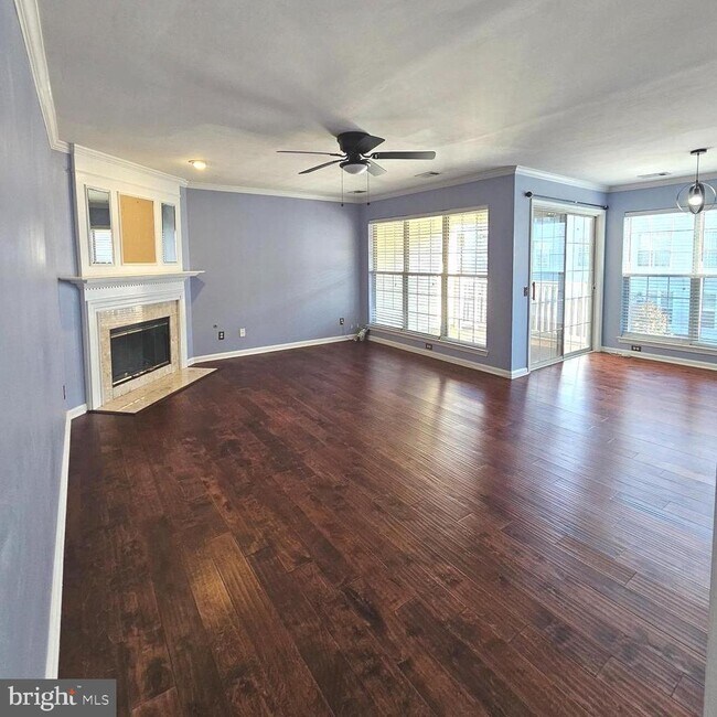 Foto del edificio - 8202 Catbird Cir