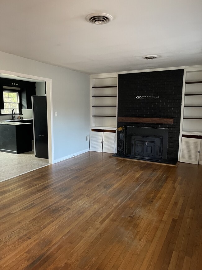 Foto del edificio - 1002 Sherwood Cir