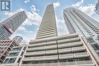 Building Photo - 2221-2221 Yonge St