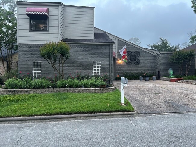 Building Photo - 728 Hogan Dr