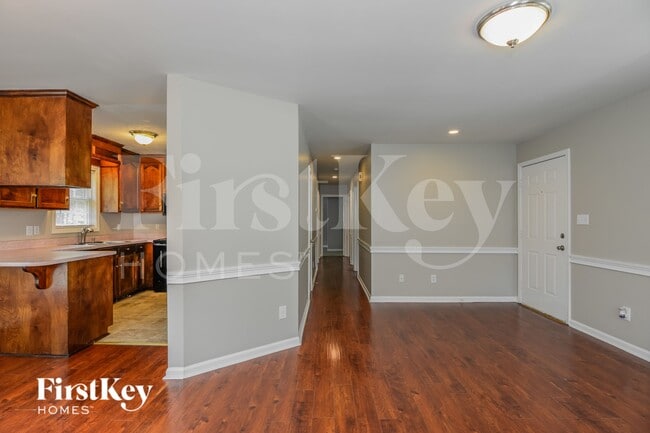 Building Photo - 835 Millon St