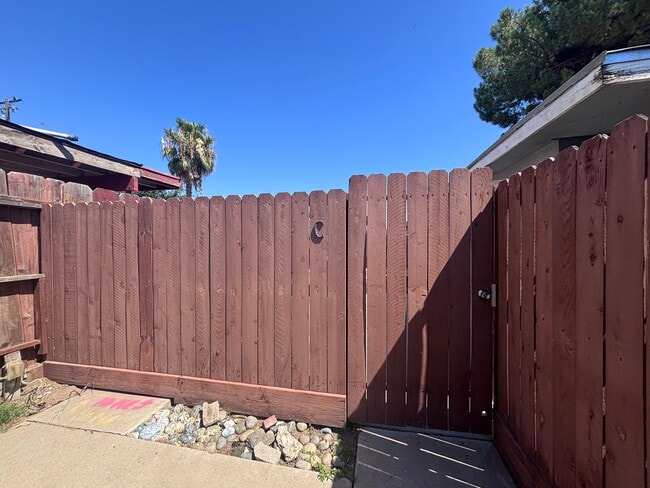 Building Photo - 4417 E Olive Ave