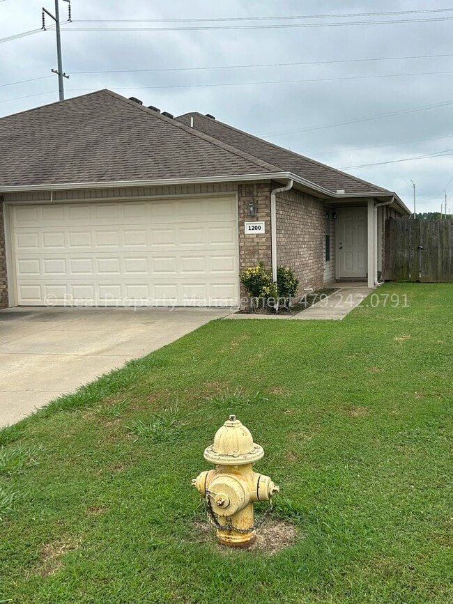 Building Photo - 1200 Fianna Pl Ct