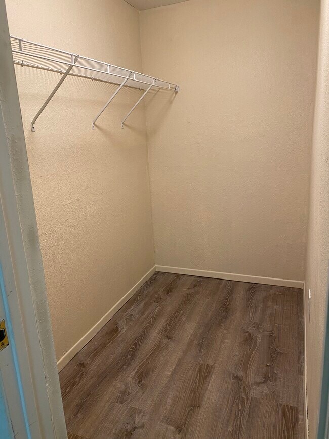 Foto del edificio - 4234 E Western Dr