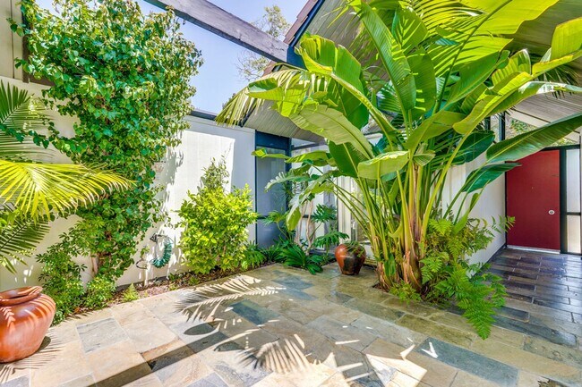 Foto del edificio - Gorgeous 4 Bed, 2 Bath Eichler in Sunnyvale